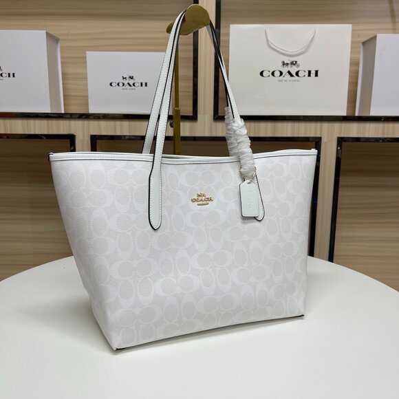 Coach City Tote Bag in Signature Canvas - Picture 1 of 10